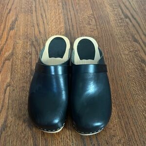 Black Hasbeens clogs